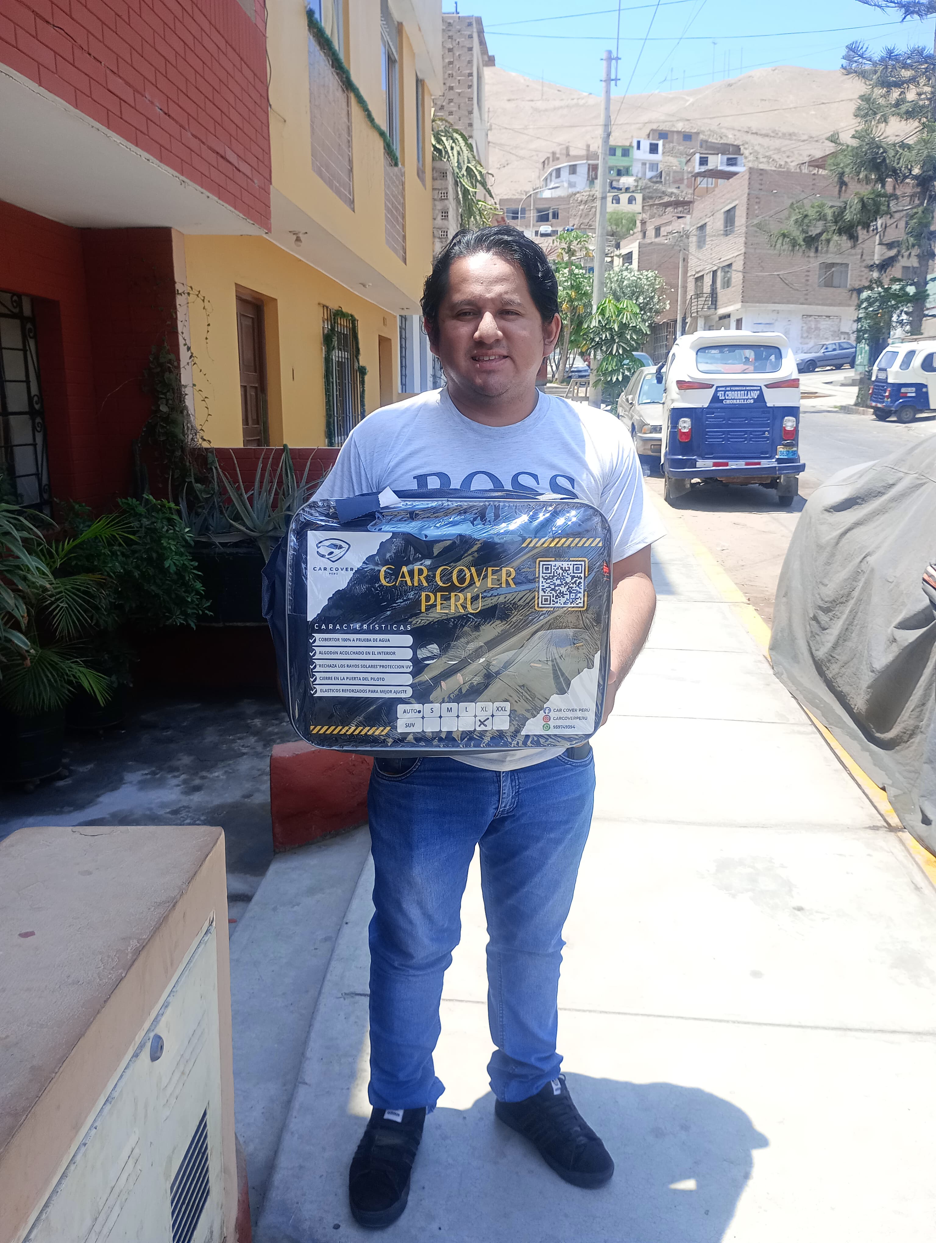 Cliente 1 de Car Cover Perú con su cobertor