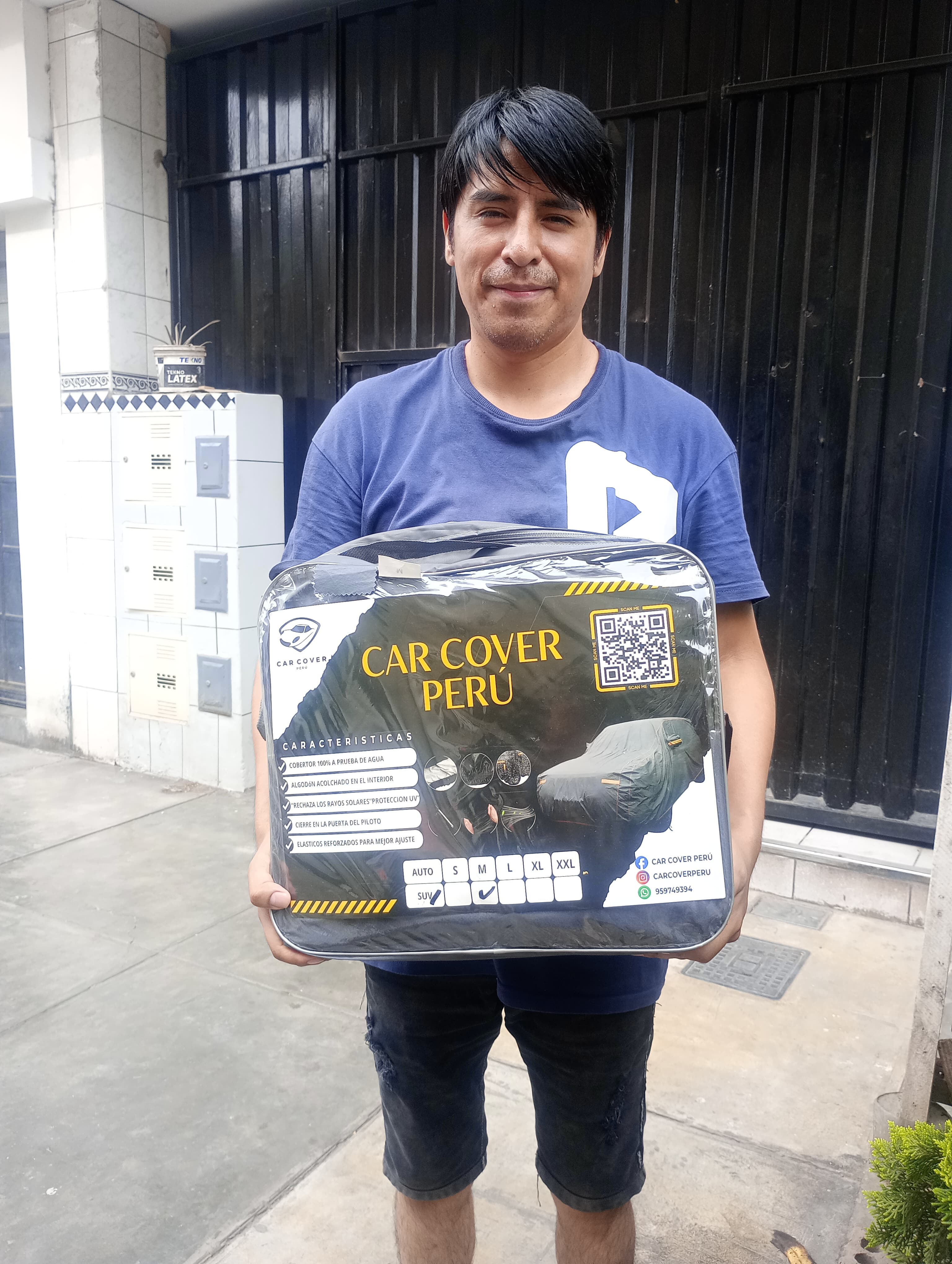Cliente 2 de Car Cover Perú con su cobertor