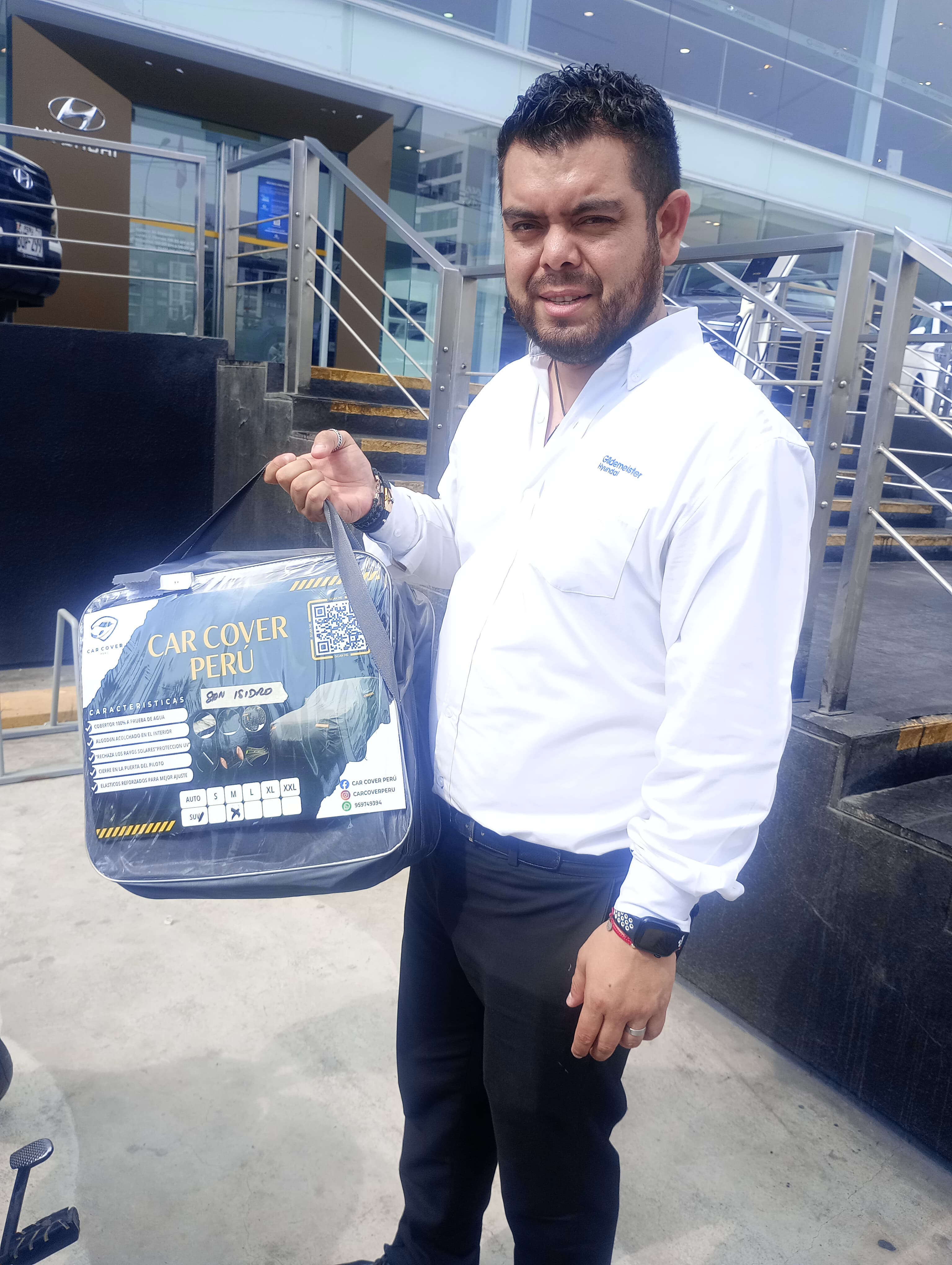 Cliente 3 de Car Cover Perú con su cobertor
