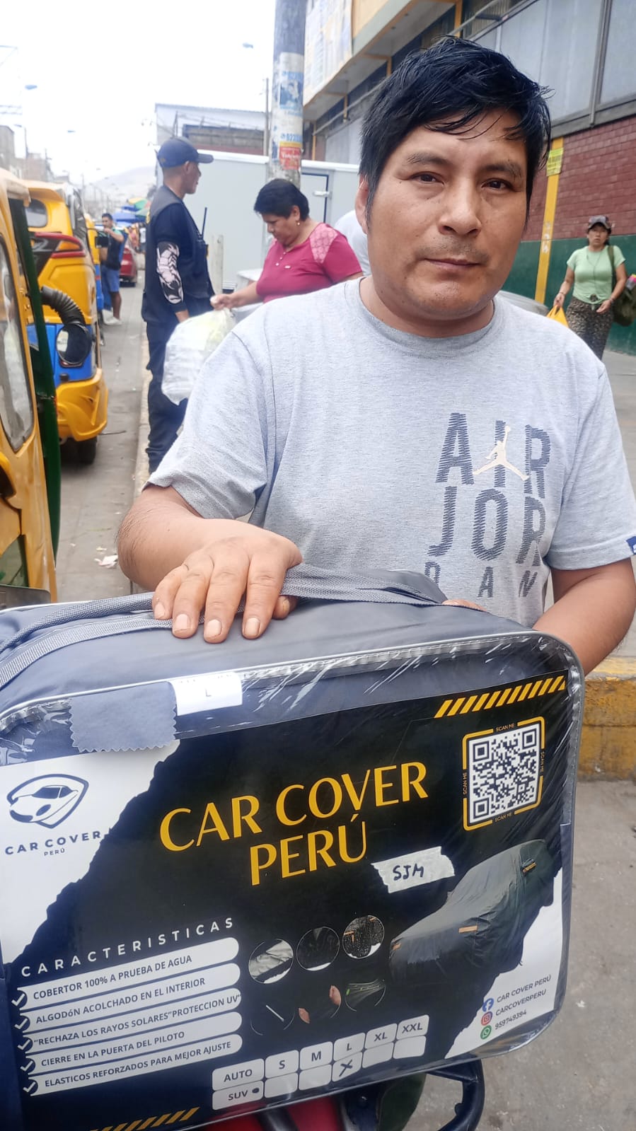Cliente 4 de Car Cover Perú con su cobertor