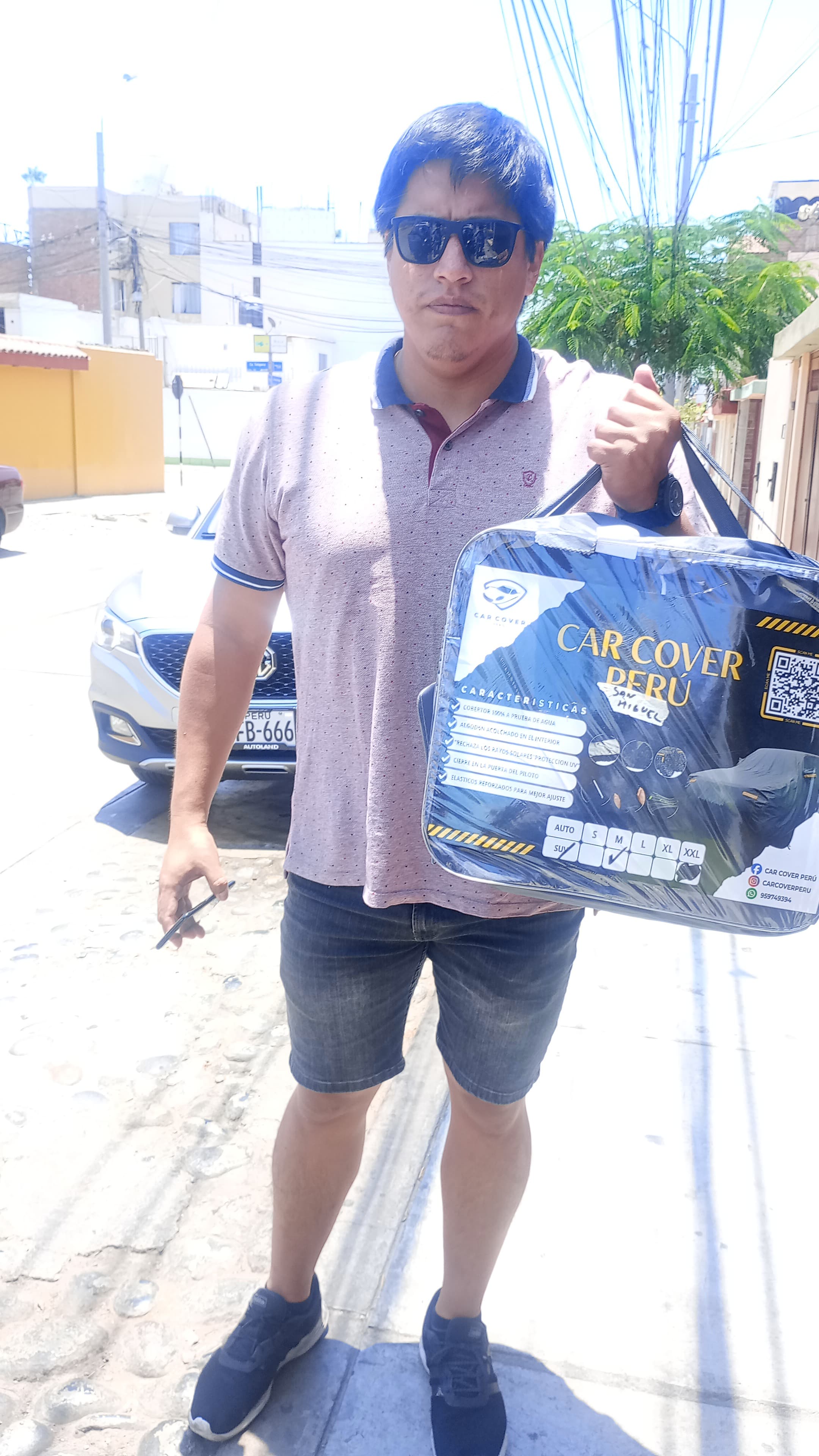 Cliente 6 de Car Cover Perú con su cobertor