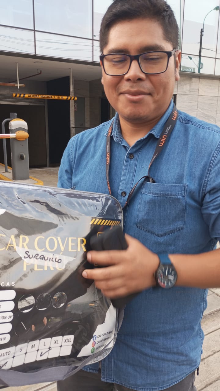 Cliente 7 de Car Cover Perú con su cobertor